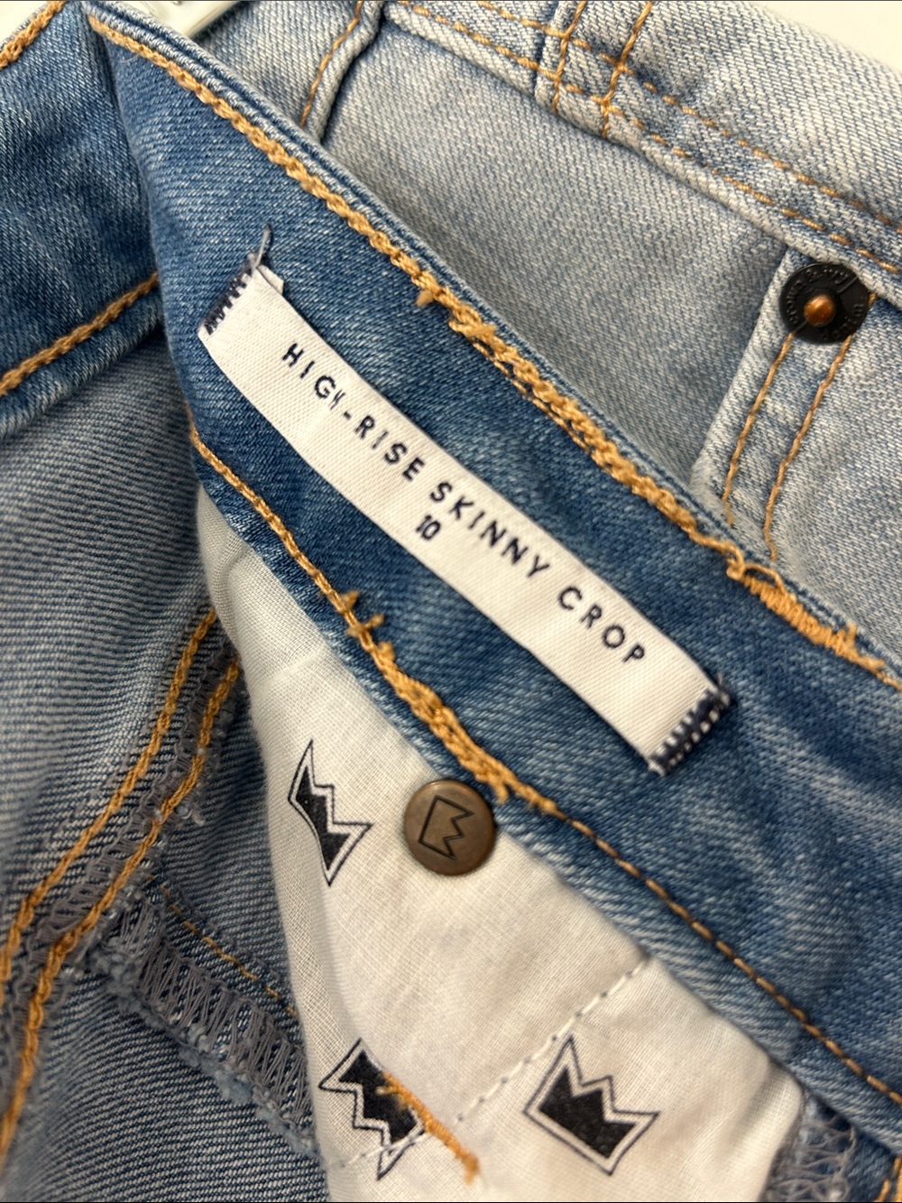 crown & ivy Light Wash Cropped Jeans with Distressed Ruffle Hem - Picture 4 of 4
